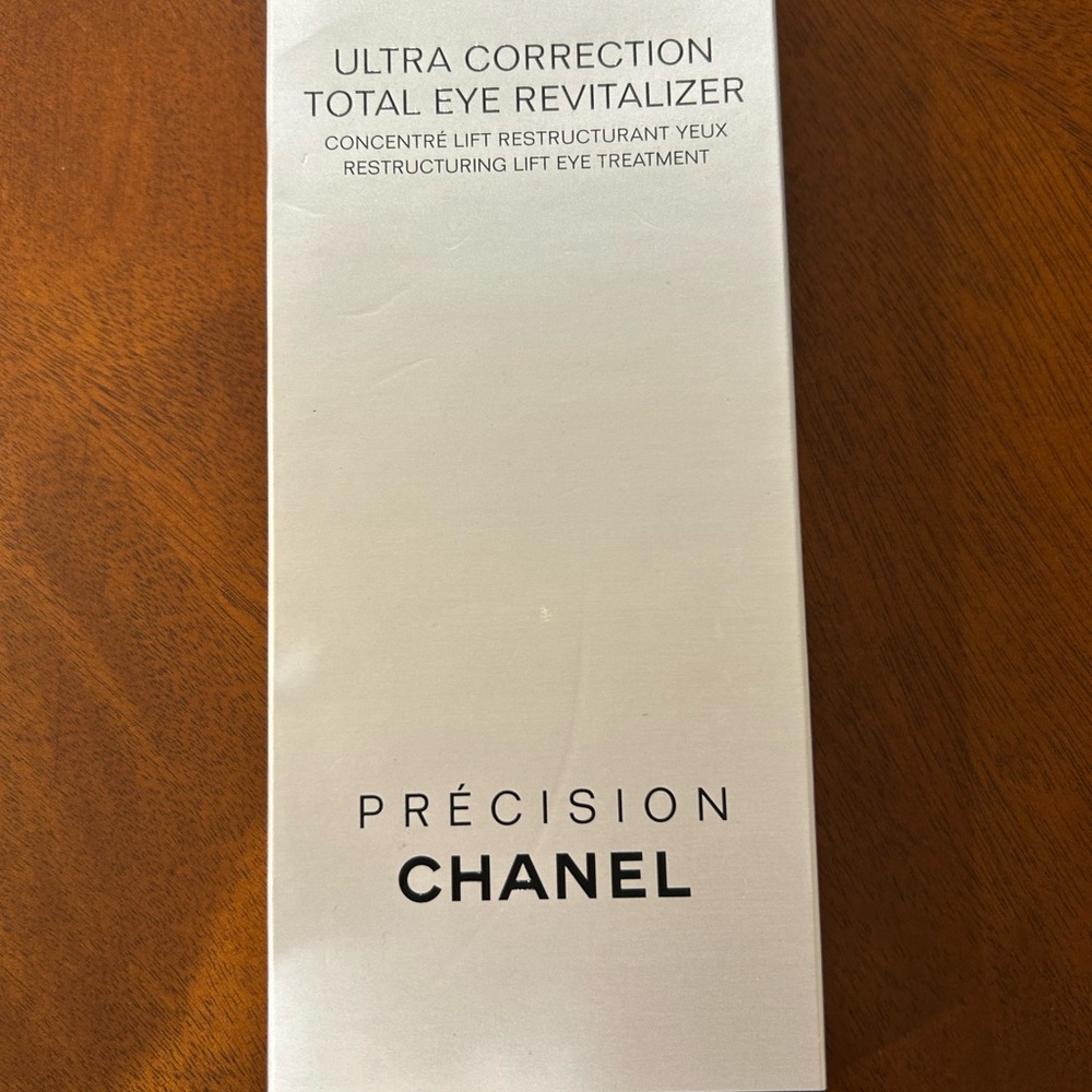 CHANEL Ultra Correction Total Eye Revitalizer